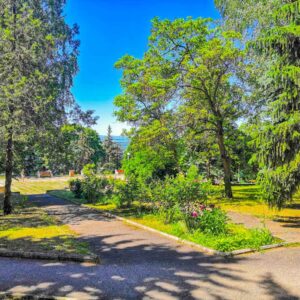 Зона отдыха на территории санатория Лермонтова Пятигорск - фотография