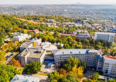 Вид на 4 и 5 корпуса санатория Лермонтова Пятигорск - фотография