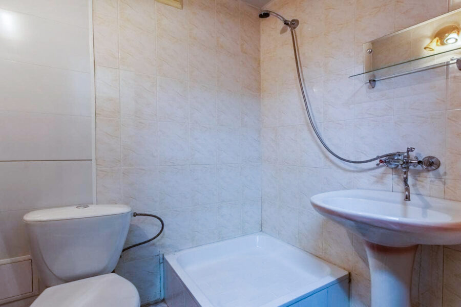 Ванная комната в 2 местном 2 комнатном номере 1 категории корпус 3 в санатории Лермонтова Пятигорск - фотография