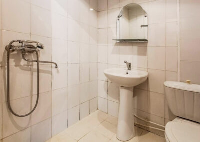 Ванная комната в 2 местном номере 2 категории корпус 3 в санатории Лермонтова Пятигорск - фотография