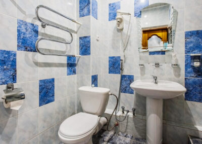 Ванная комната в номере 1 местный комфорт в санатории Лермонтова Пятигорск - фотография