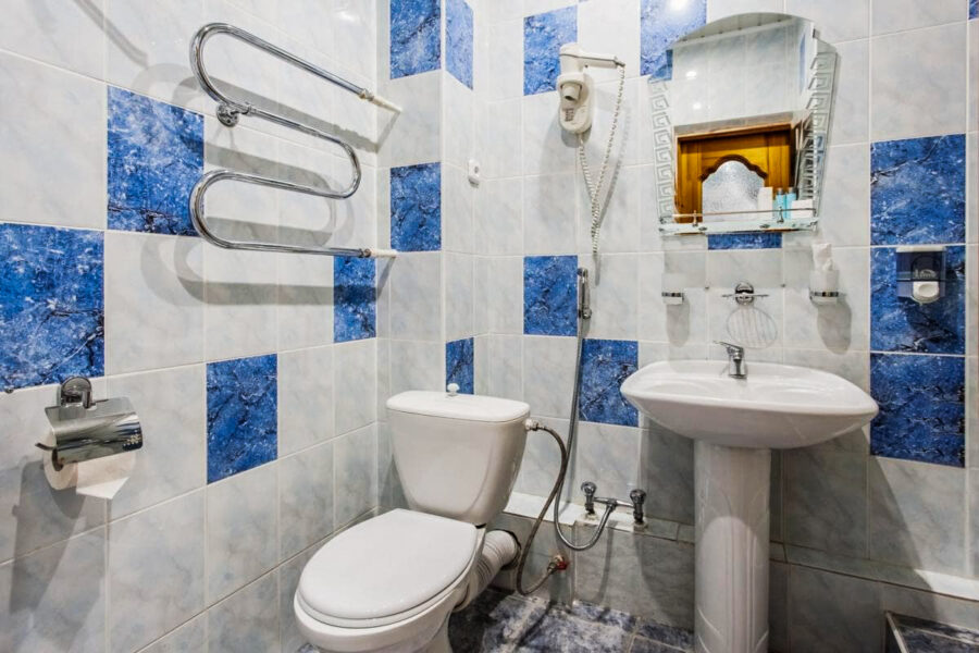 Ванная комната в номере 1 местный комфорт в санатории Лермонтова Пятигорск - фотография