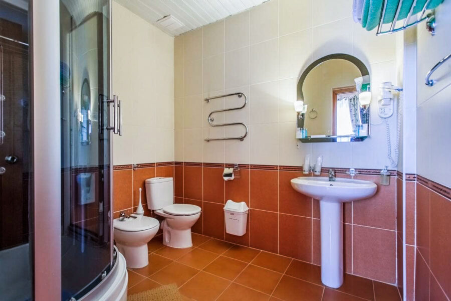 Ванная комната в номере люкс в 4 корпусе в санатории Лермонтова Пятигорск - фотография