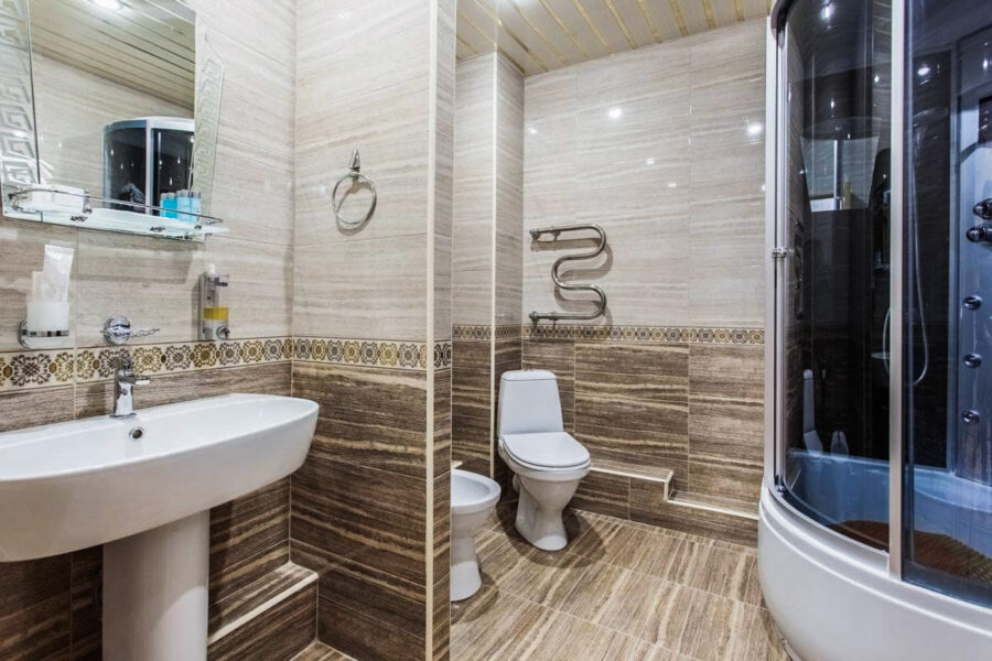 Ванная комната в номере 1 местный 2 комнатный комфорт в санатории Лермонтова Пятигорск - фотография