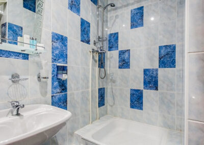 Ванная комната в номере 1 местный комфорт в санатории Лермонтова Пятигорск - фотография