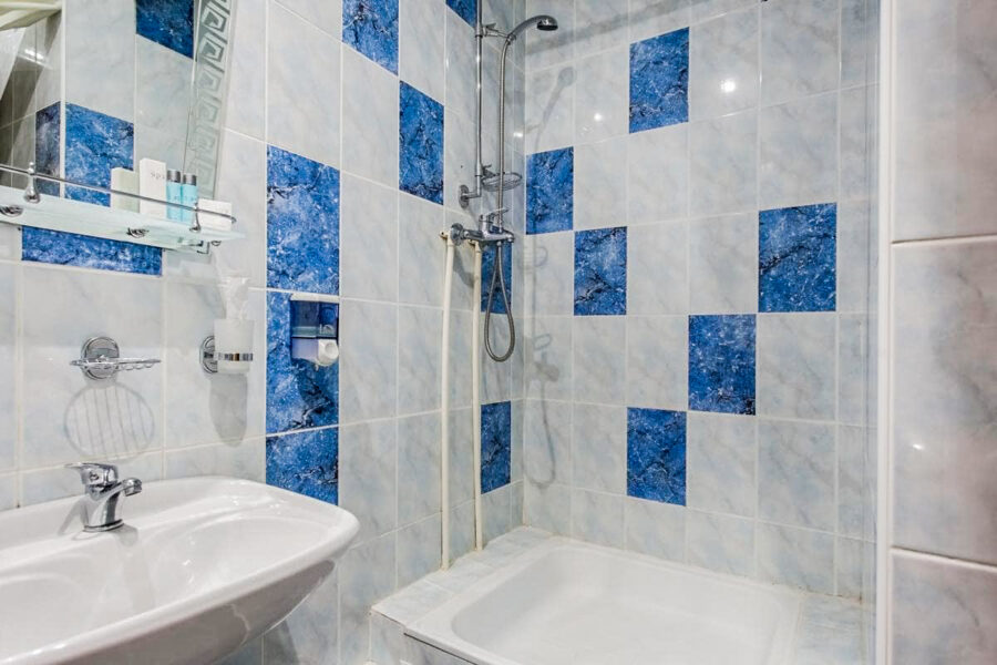 Ванная комната в номере 1 местный комфорт в санатории Лермонтова Пятигорск - фотография