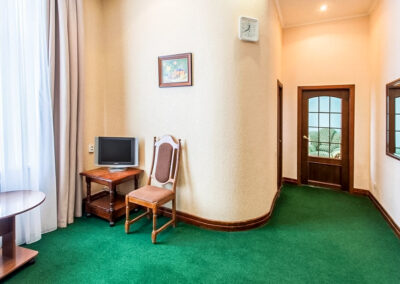 Номер 2 местный 2 комнатный 1 категории в 5 корпусе в санатории «Лермонтова» в г. Пятигорск - фотография