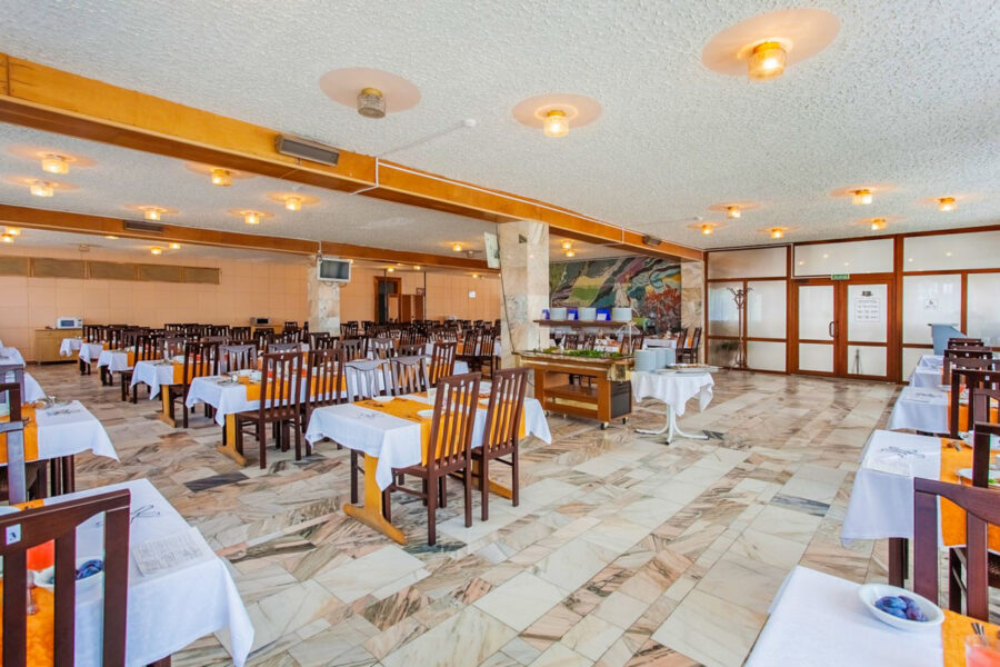 Обеденный зал в санатории Лермонтова Пятигорск - фотография