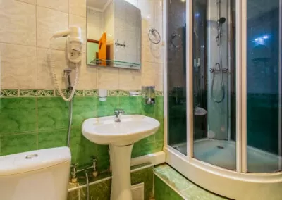 Ванная комната в 2 местном номере 1 категории в санатории Лермонтова Пятигорск - фотография