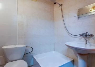 Ванная комната в 2 местном 2 комнатном номере 1 категории корпус 3 в санатории Лермонтова Пятигорск - фотография