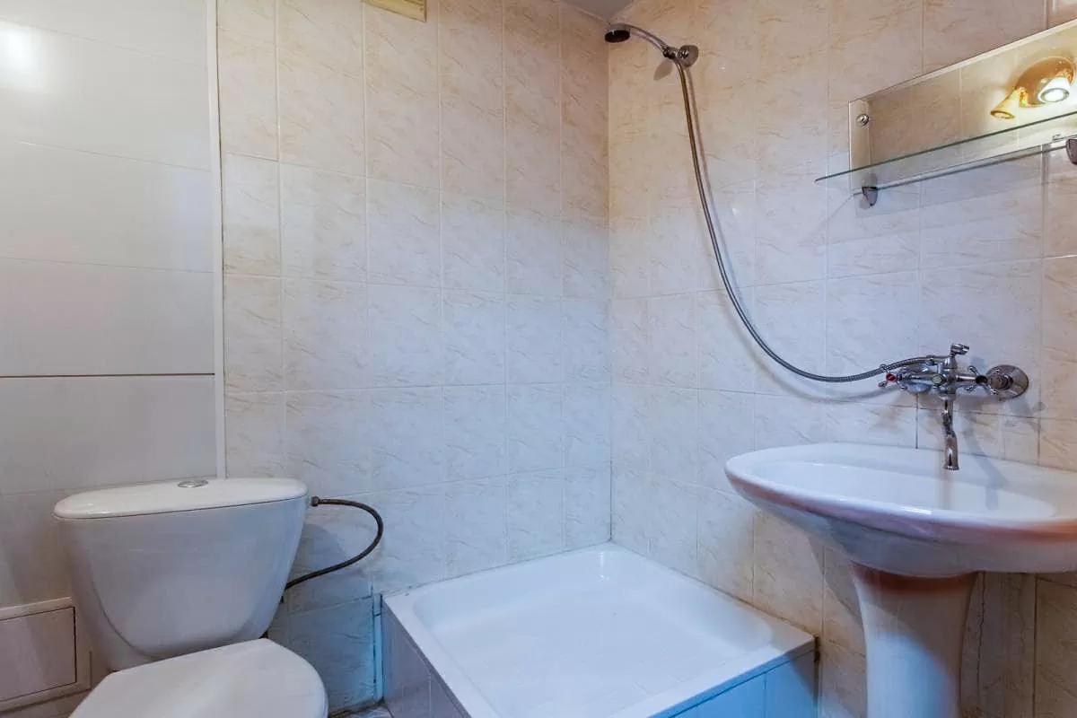 Ванная комната в 2 местном 2 комнатном номере 1 категории корпус 3 в санатории Лермонтова Пятигорск - фотография