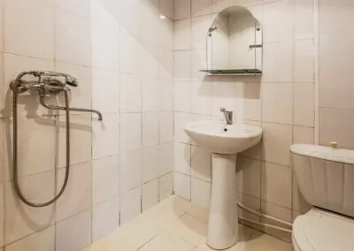 Ванная комната в 2 местном номере 2 категории корпус 3 в санатории Лермонтова Пятигорск - фотография