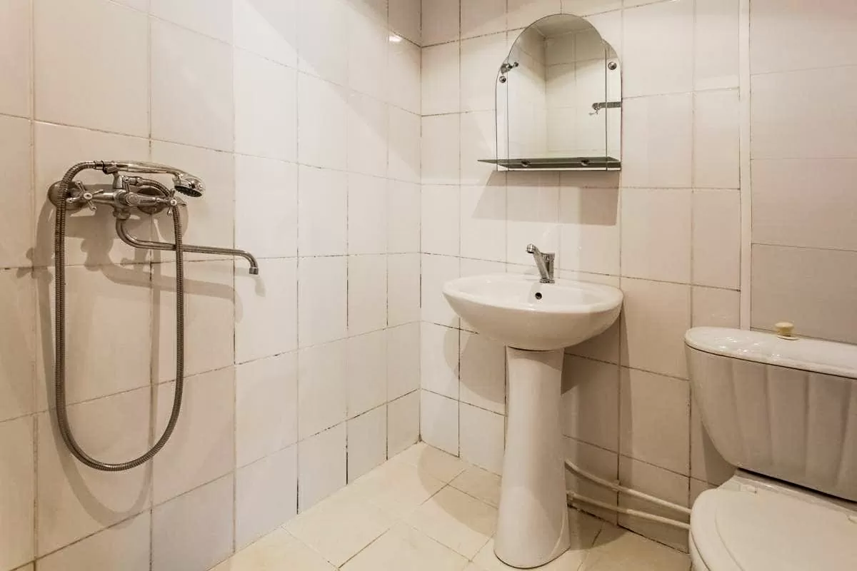 Ванная комната в 2 местном номере 2 категории корпус 3 в санатории Лермонтова Пятигорск - фотография