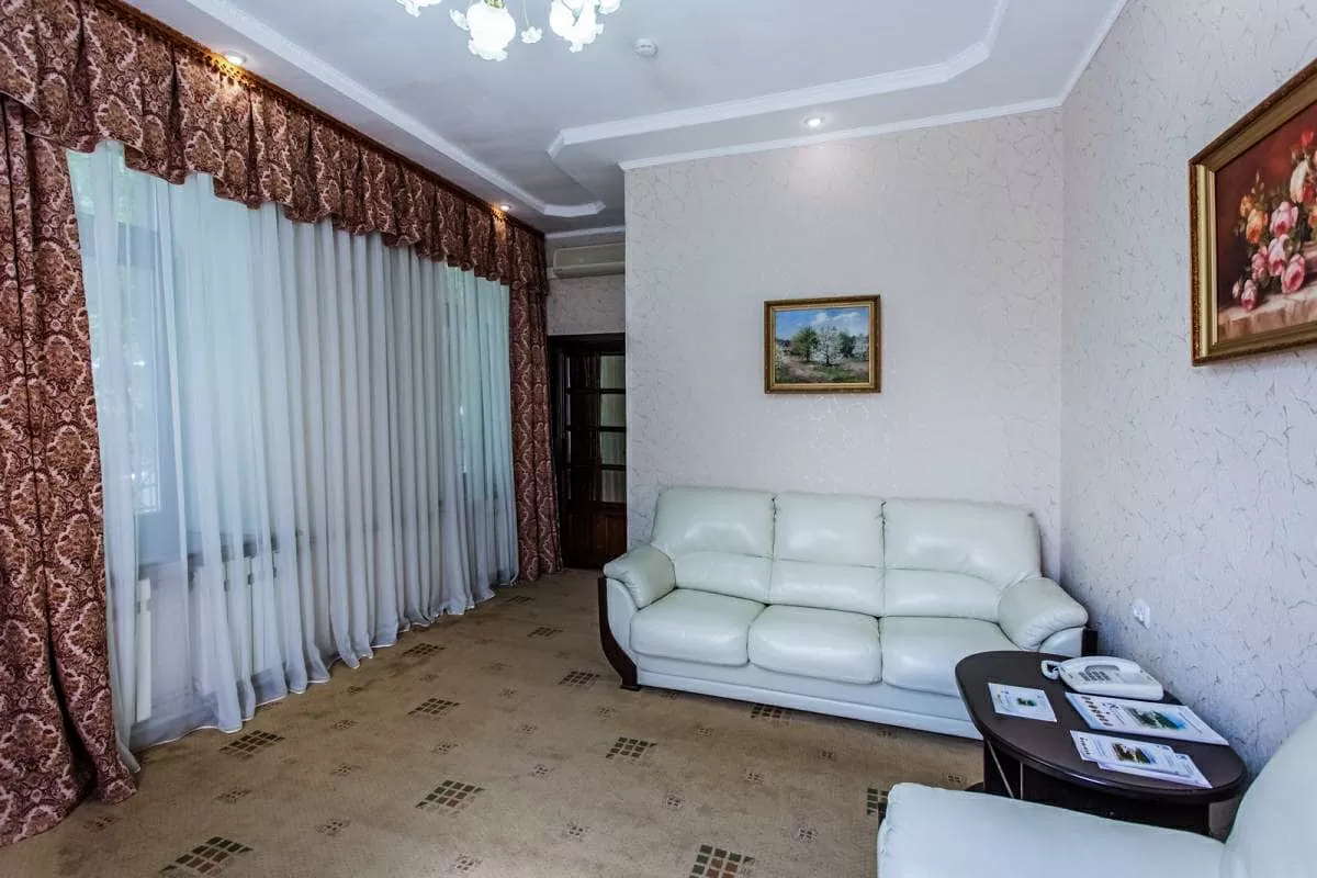 Апартаменты 2 местный 2 комнатный 10 корпус в санатории Лермонтова Пятигорск - фотография