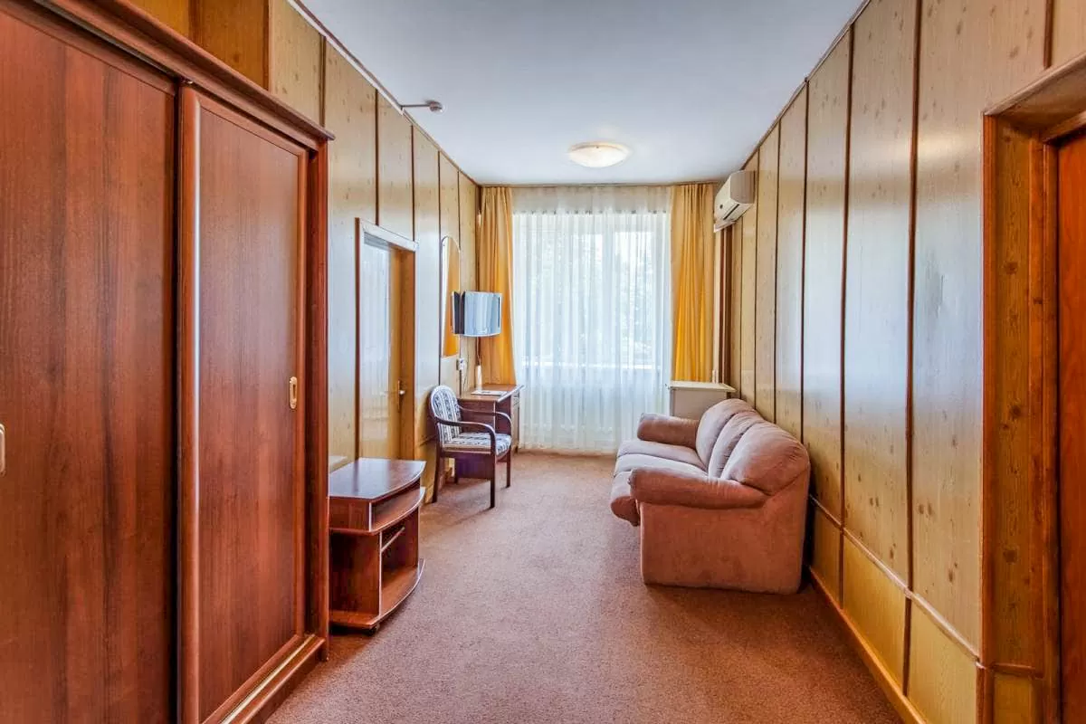 2 местный 2 комнатный номер 1 категории в санатории Лермонтова Пятигорск - фотография