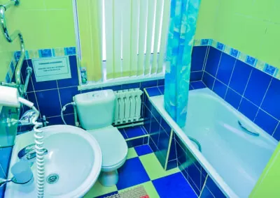 Ванная комната в 2 местном номере 1 категории 5 корпус в санатории Лермонтова Пятигорск - фотография