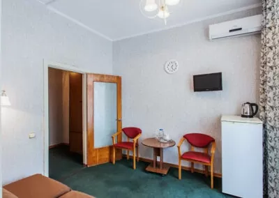 2 местный 2 комнатный номер 1 категории корпус 1 в санатории Лермонтова Пятигорск - фотография