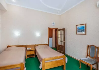 2 местный номер 1 категории в 5 корпусе в санатории Лермонтова Пятигорск - фотография