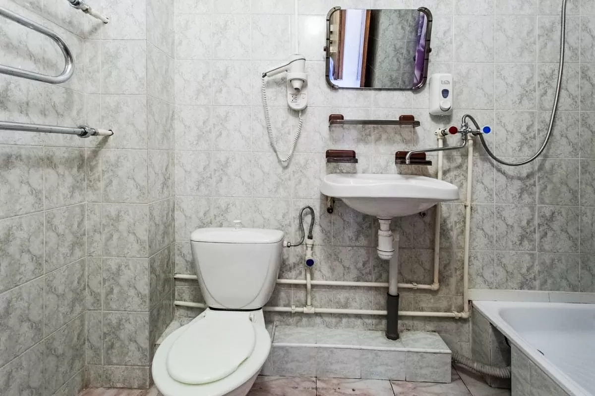 Ванная комната в 2 местном 2 комнатном номере 1 категории корпус 1 в санатории Лермонтова Пятигорск - фотография