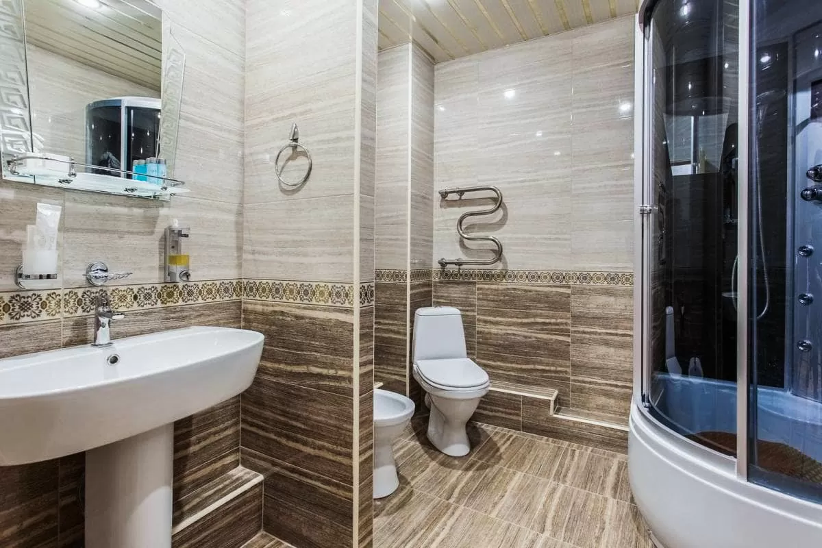 Ванная комната в номере 1 местный 2 комнатный комфорт в санатории Лермонтова Пятигорск - фотография