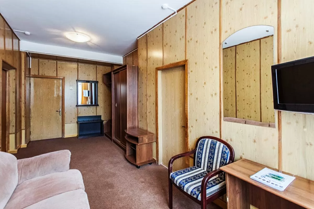 2 местный 2 комнатный номер 1 категории в санатории Лермонтова Пятигорск - фотография